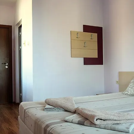 ели Czernomorec